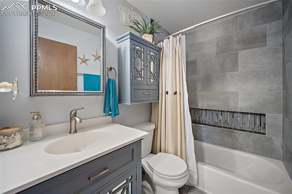 Image 11 of 37: Bathroom