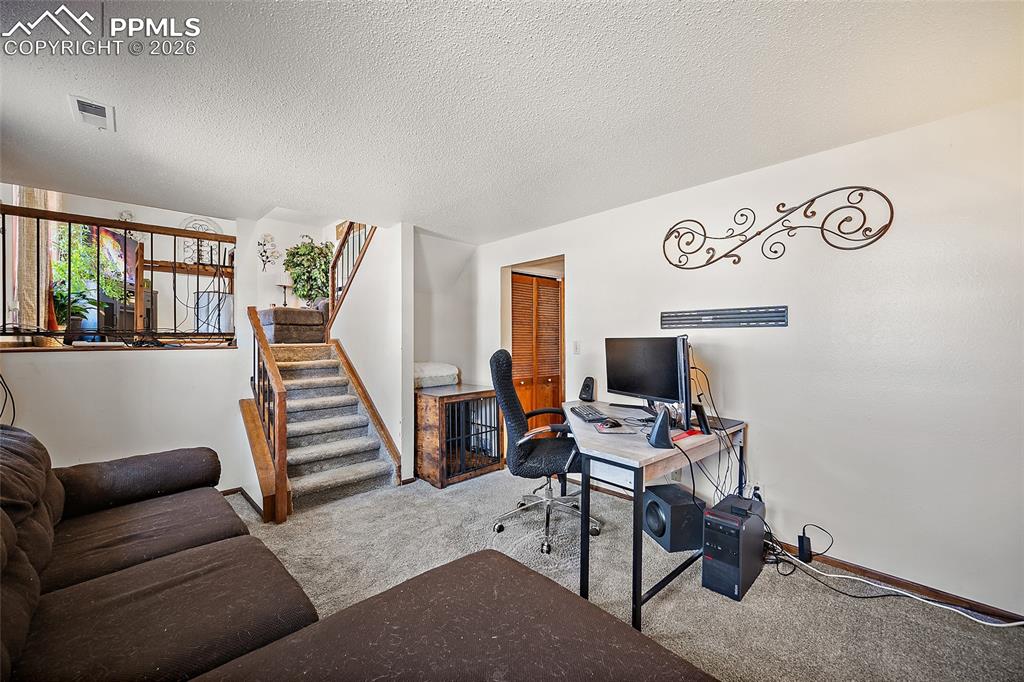 Image 18 of 37: Office