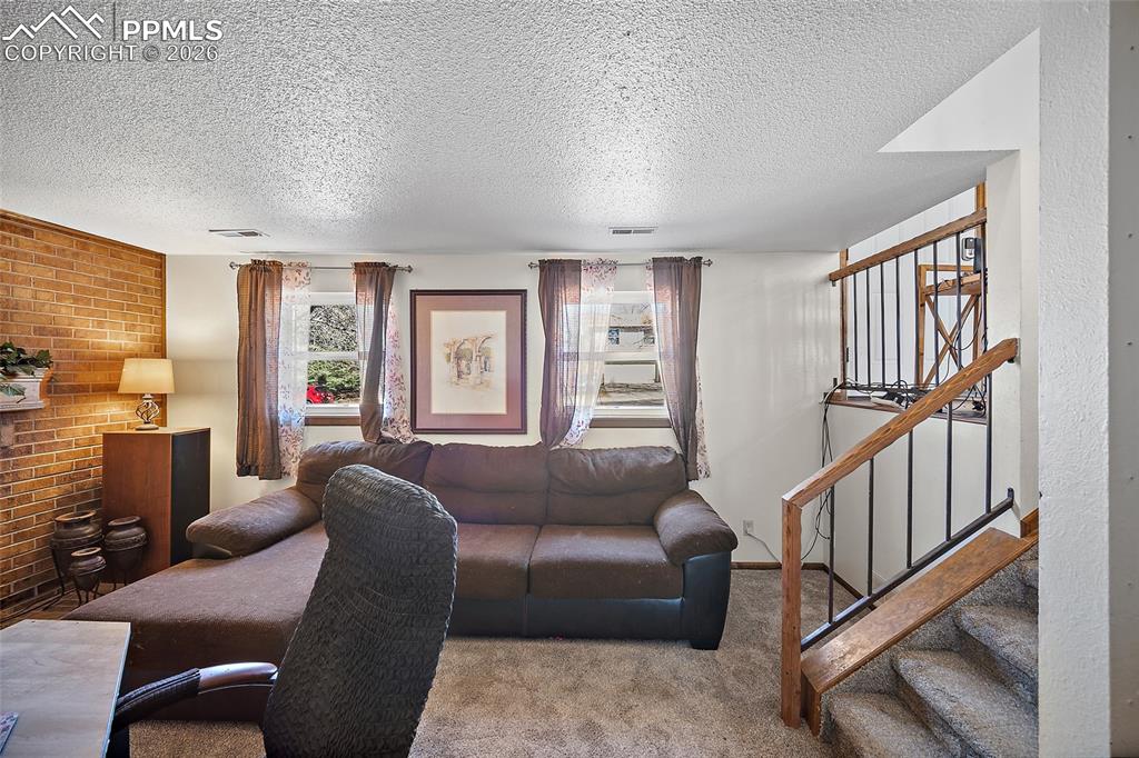 Image 20 of 37: Living Room