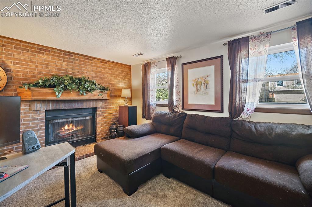 Image 22 of 37: Living Room