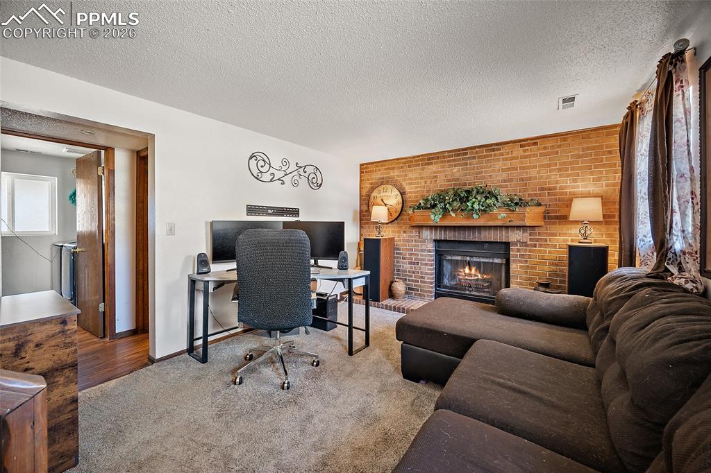 Image 23 of 37: Office