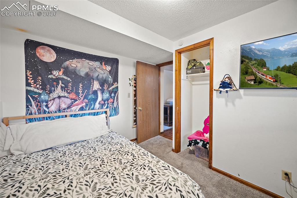 Image 25 of 37: Bedroom