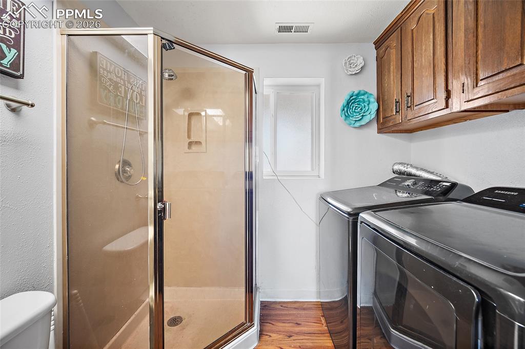 Image 27 of 37: Laundry