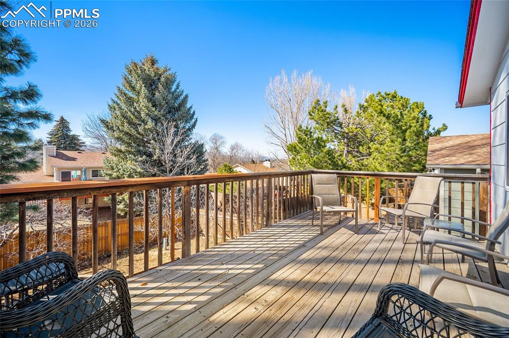 Image 32 of 37: Deck