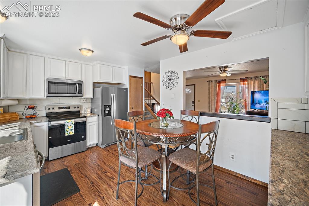 Image 9 of 37: Kitchen