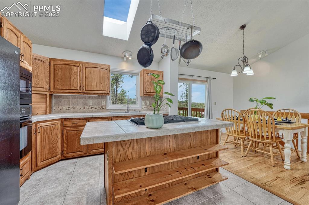 Image 11 of 48: Kitchen