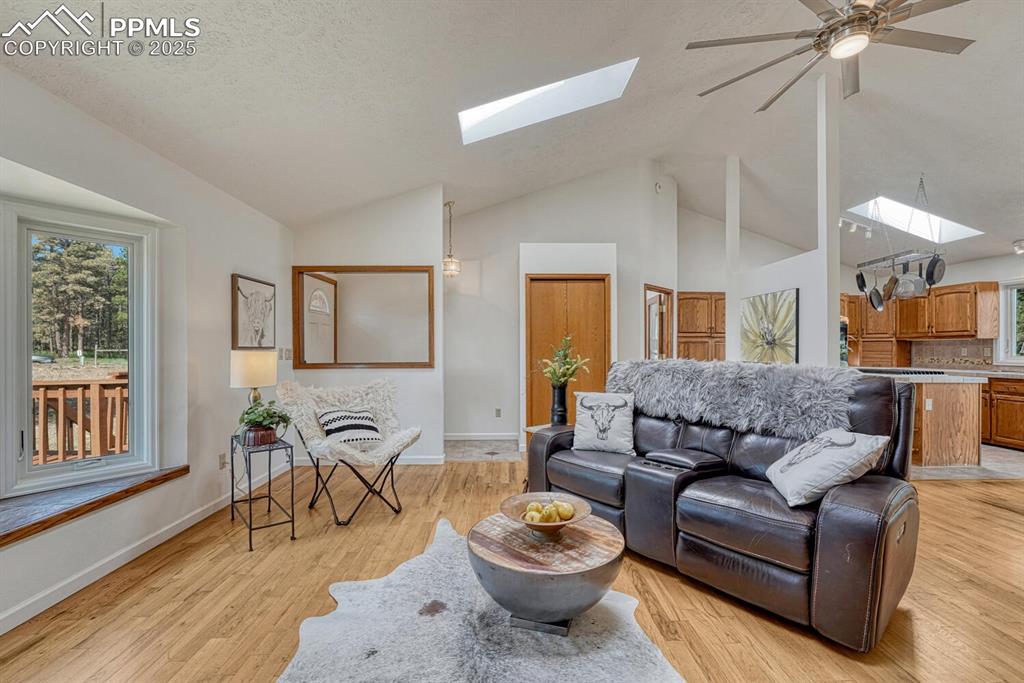 Image 7 of 48: Livingroom with huge bay window