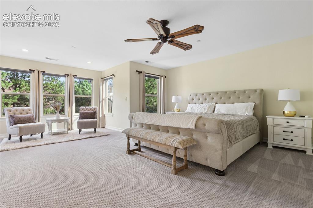 Image 16 of 49: Bedroom