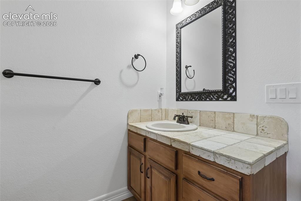 Image 34 of 49: Bathroom