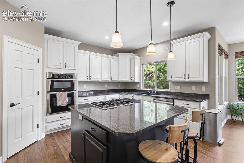 Image 6 of 49: Kitchen