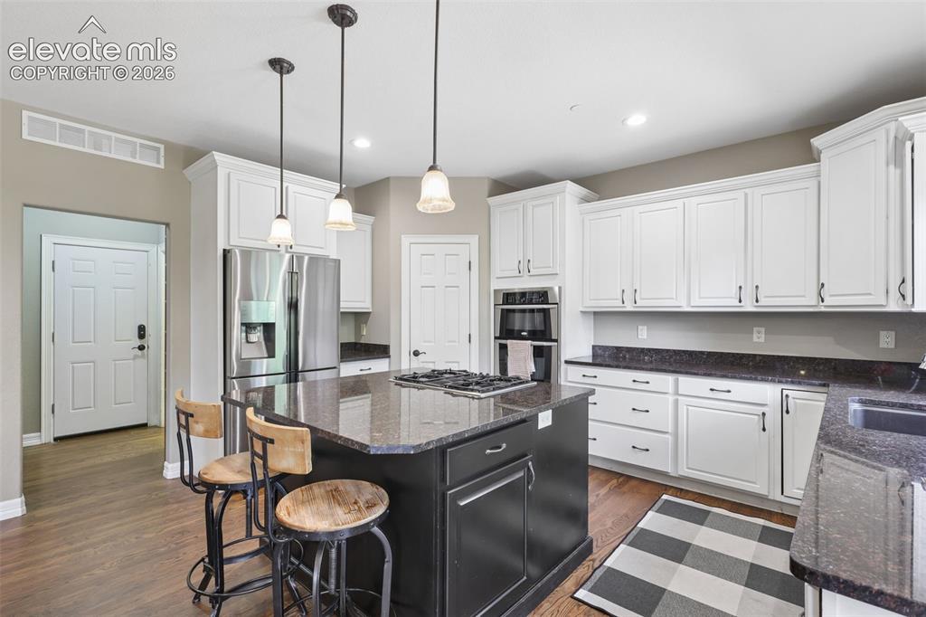 Image 8 of 49: Kitchen