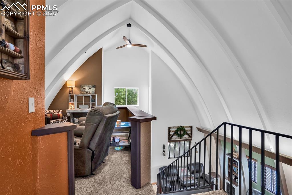 Image 18 of 50: Loft
