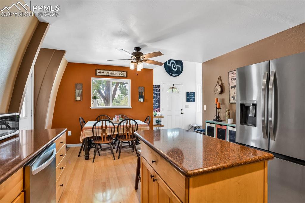 Image 9 of 50: Kitchen