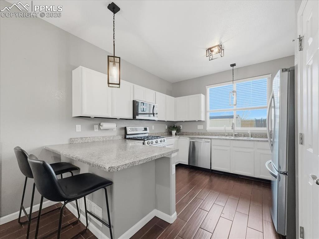 Image 10 of 38: Kitchen