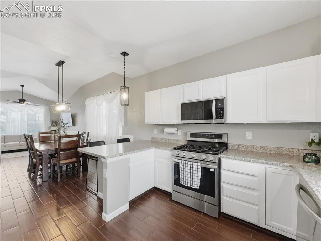 Image 11 of 38: Kitchen