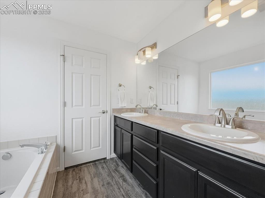 Image 19 of 38: Bathroom