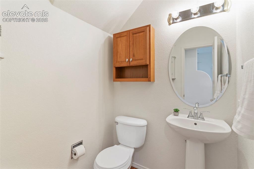 Image 14 of 28: Bathroom