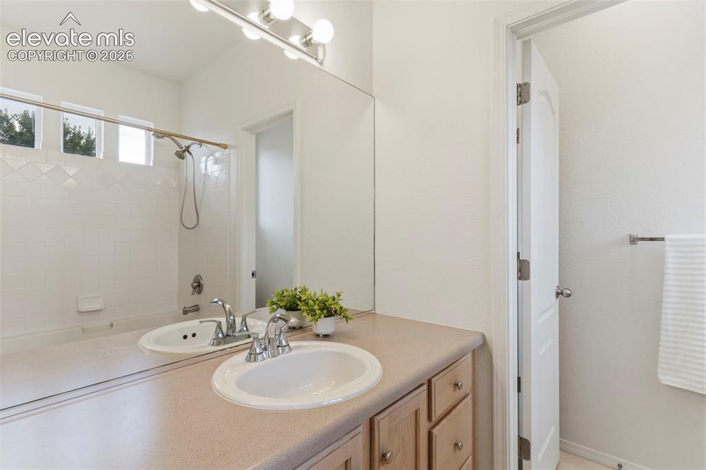 Image 24 of 28: Bathroom