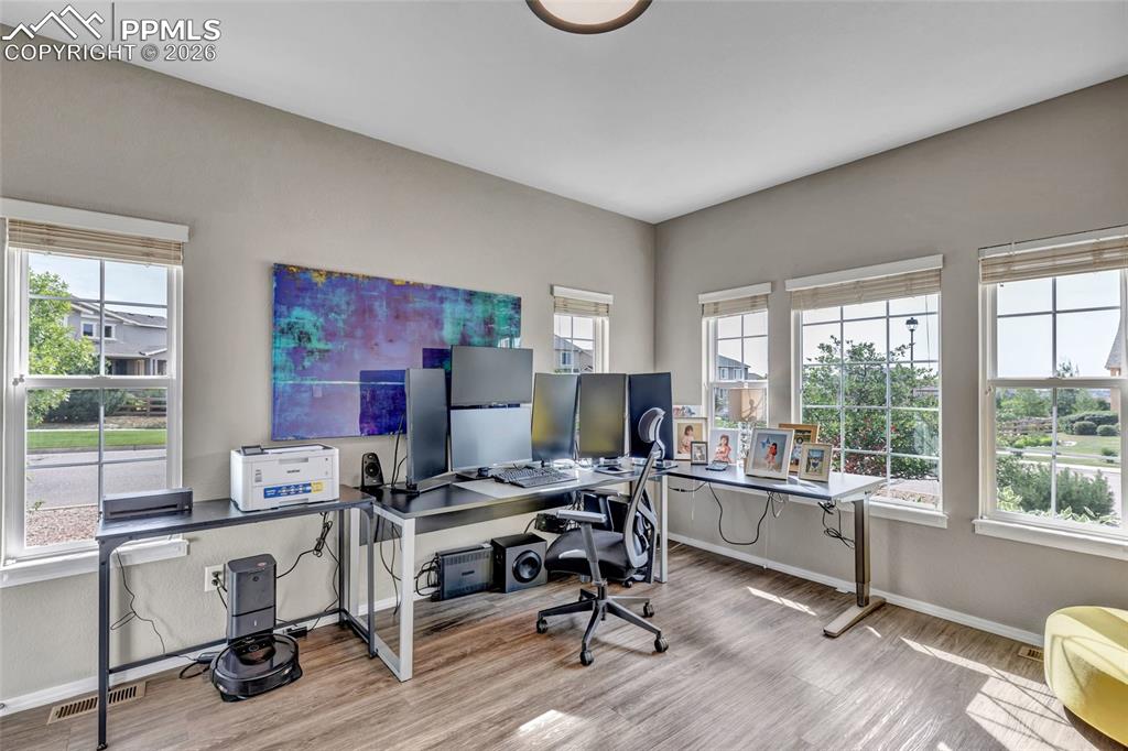 Image 17 of 48: Office on Main