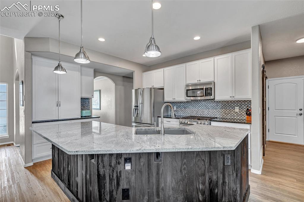 Image 4 of 48: Kitchen