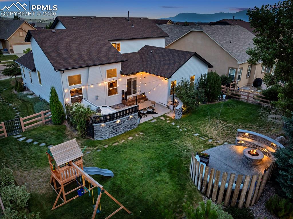 Image 46 of 48: Back of Structure