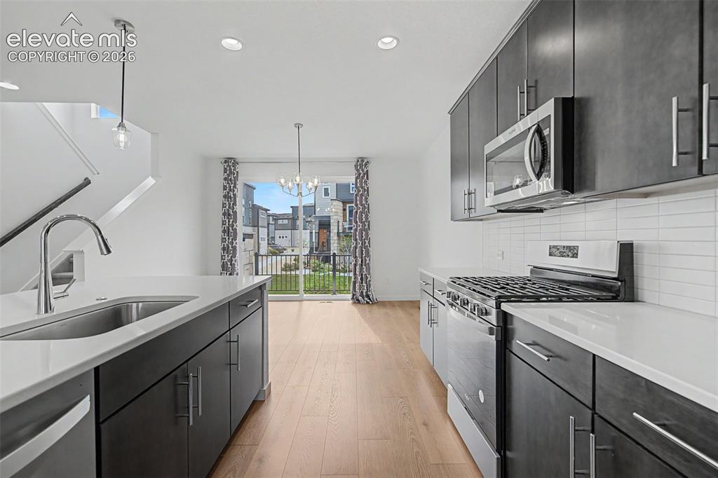 Image 10 of 39: Kitchen