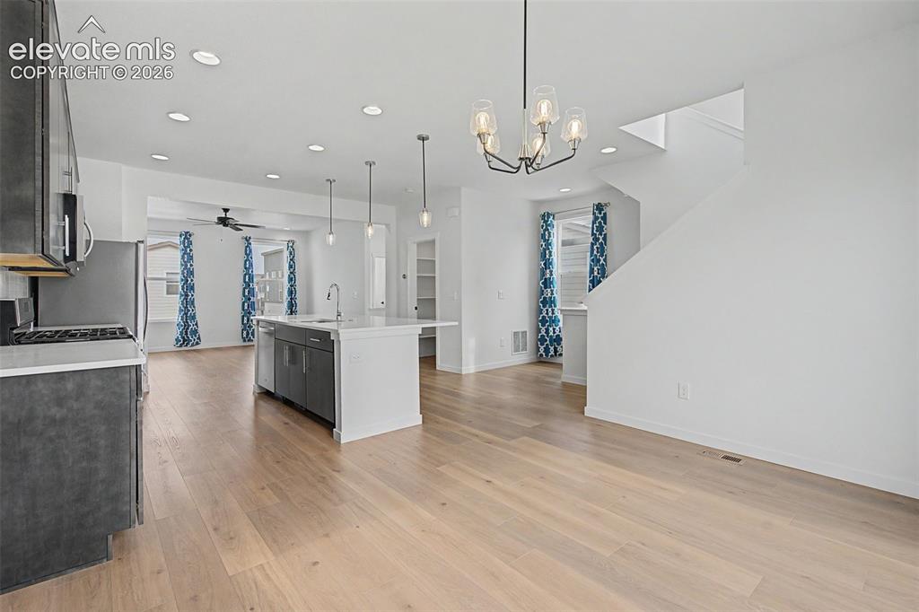 Image 16 of 39: Dining Area