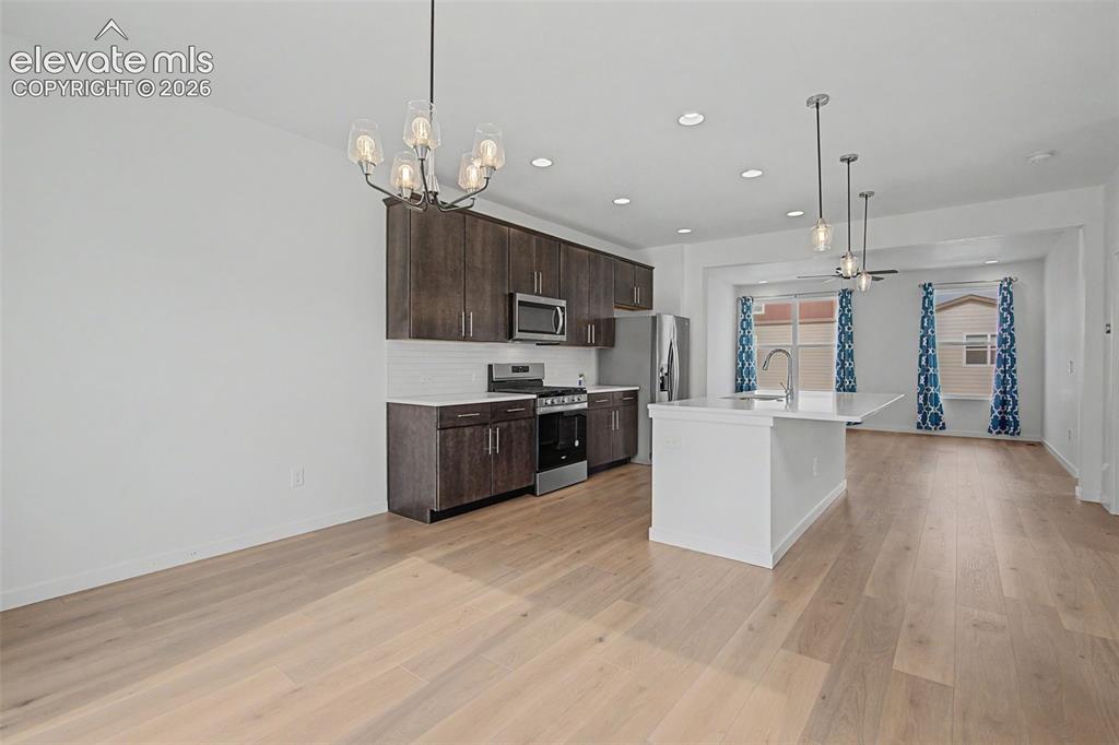 Image 17 of 39: Dining Area