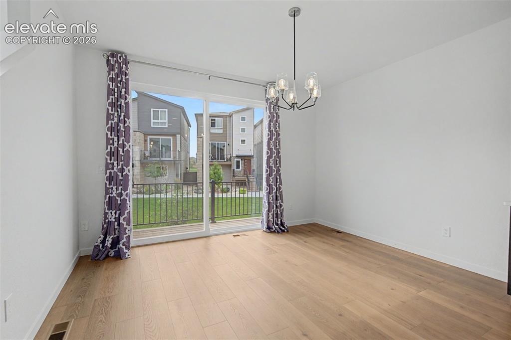 Image 18 of 39: Dining Area