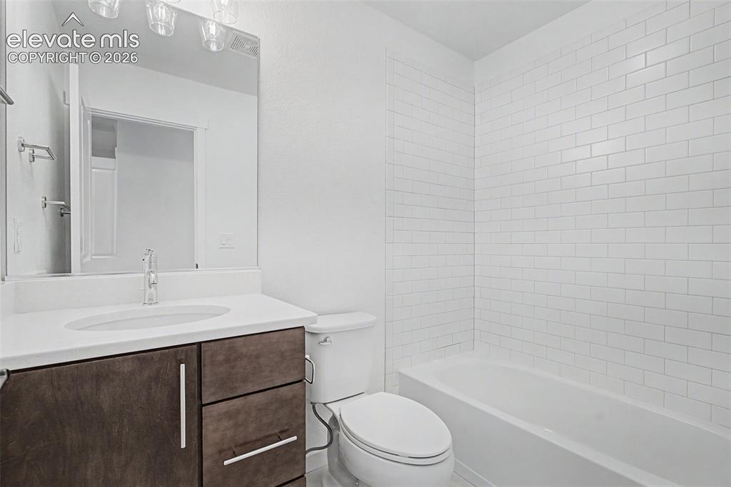 Image 31 of 39: Bathroom