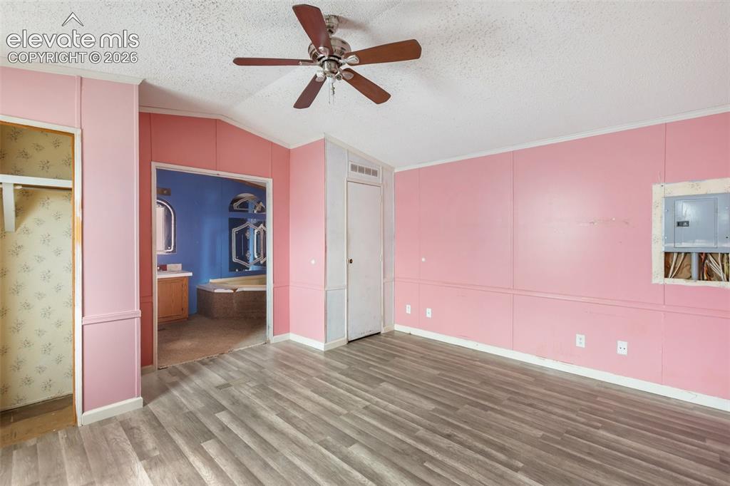 Image 18 of 43: Bedroom