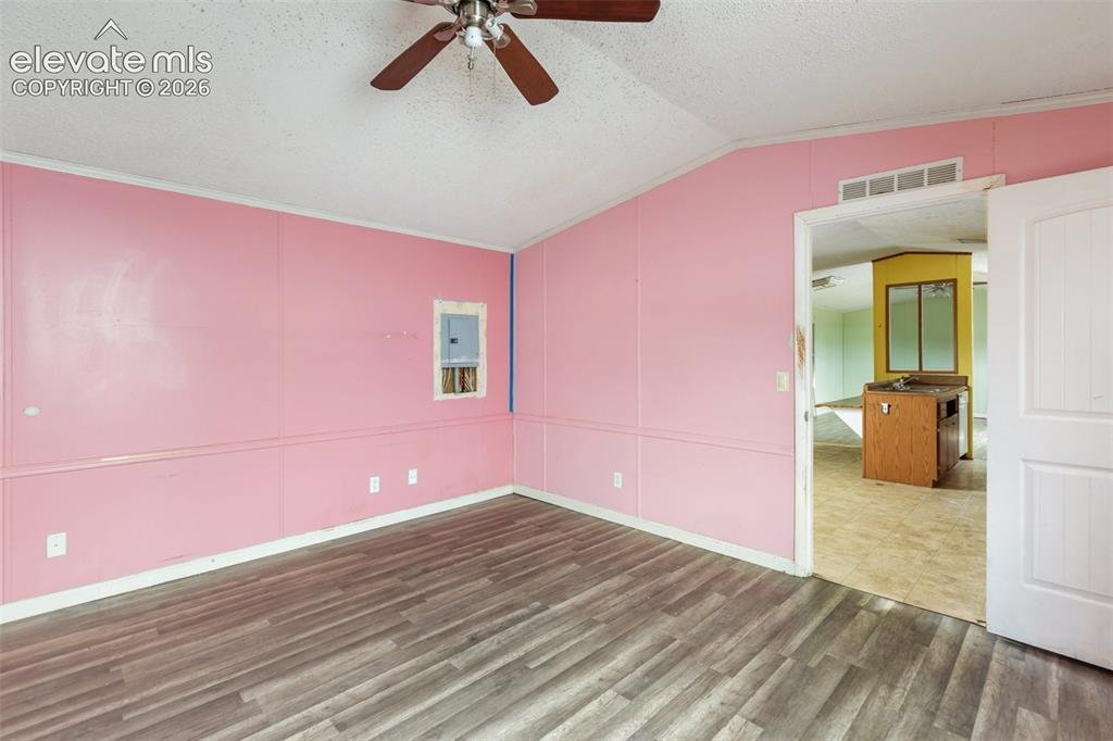 Image 19 of 43: Bedroom