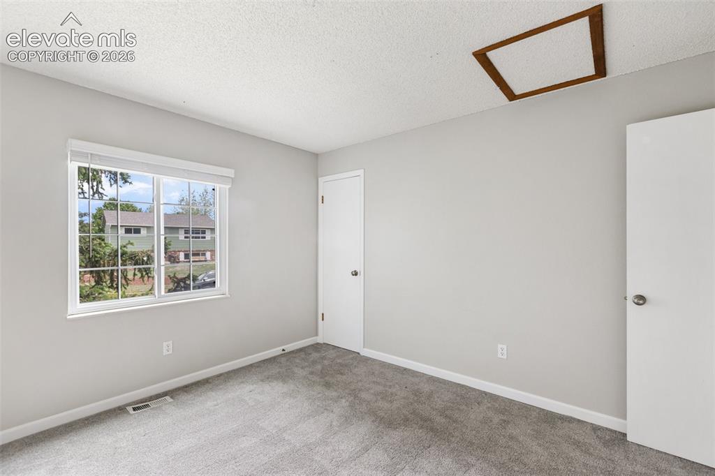 Image 18 of 28: Upper Bedroom Bath adjoins