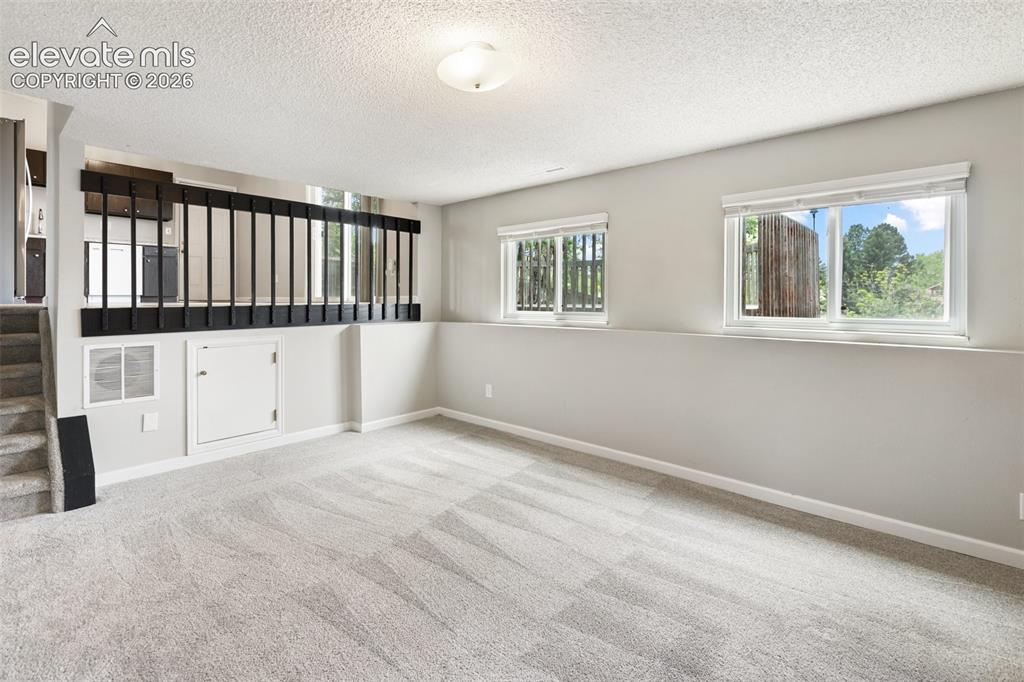 Image 20 of 28: Family Room