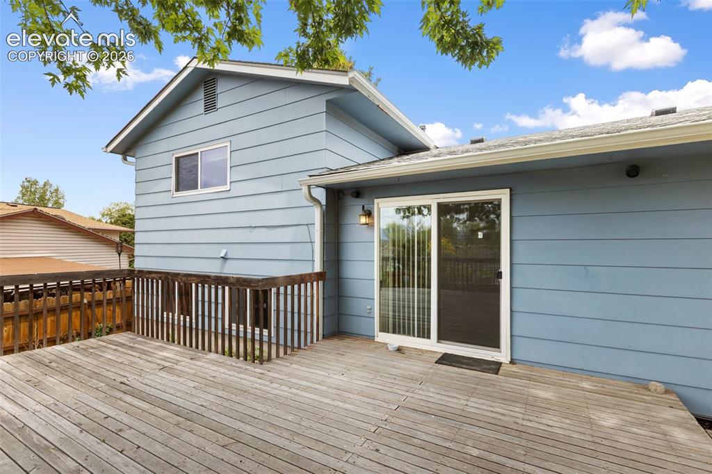 Image 4 of 28: Deck