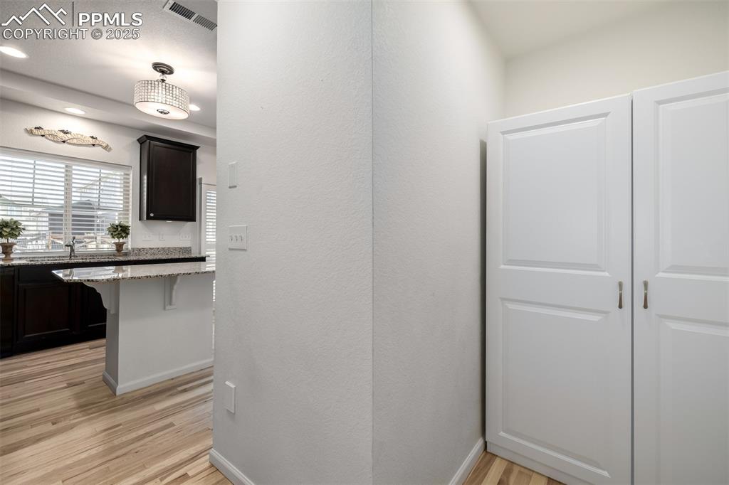 Image 14 of 35: Mud Room