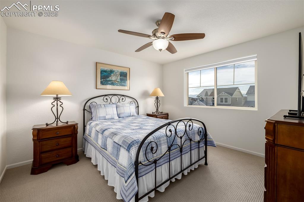 Image 20 of 35: Bedroom