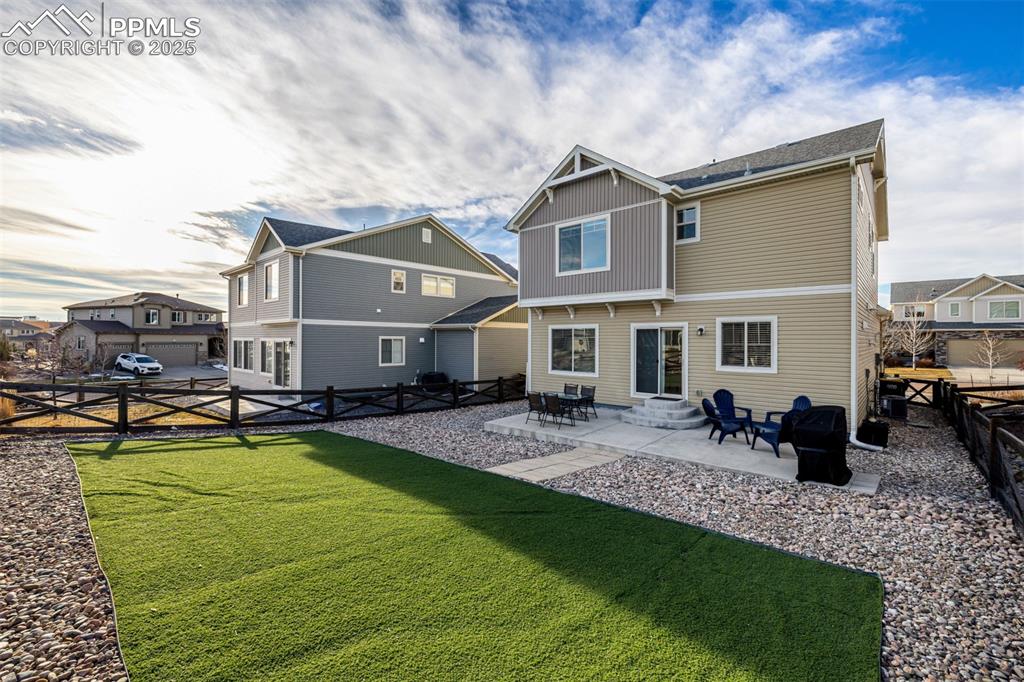 Image 28 of 35: Back of Structure