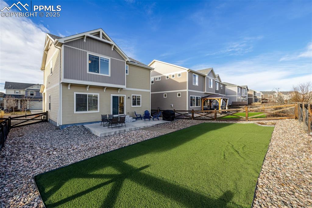 Image 29 of 35: Back of Structure