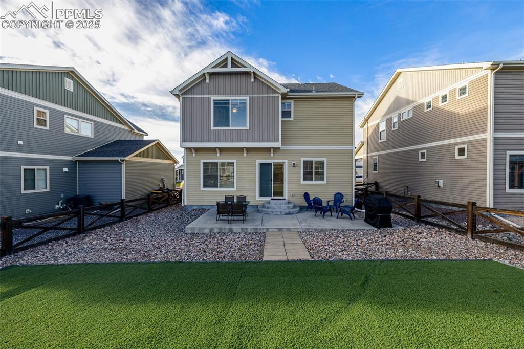 Image 30 of 35: Back of Structure