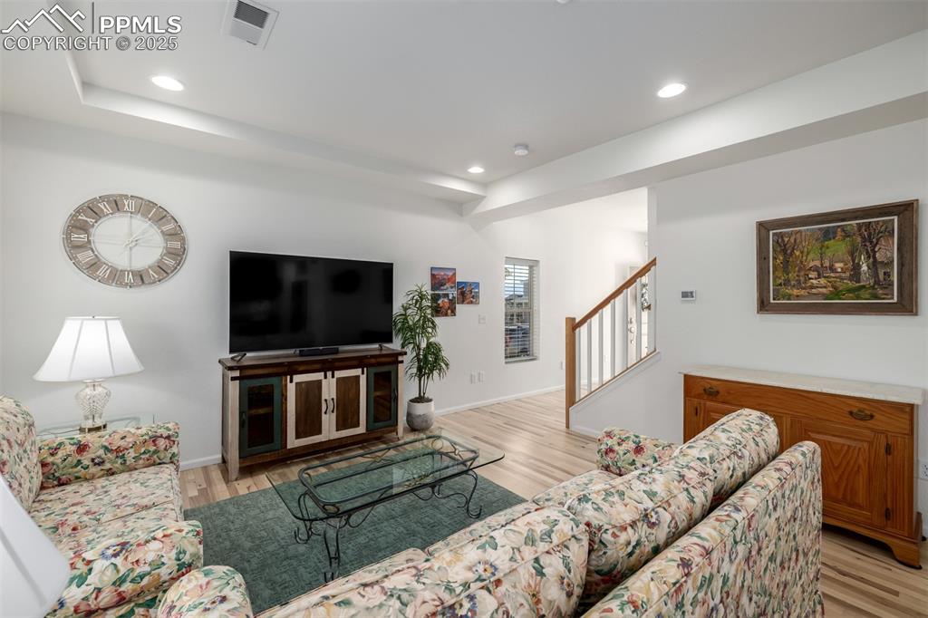 Image 5 of 35: Living Room