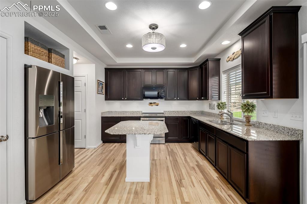 Image 9 of 35: Kitchen