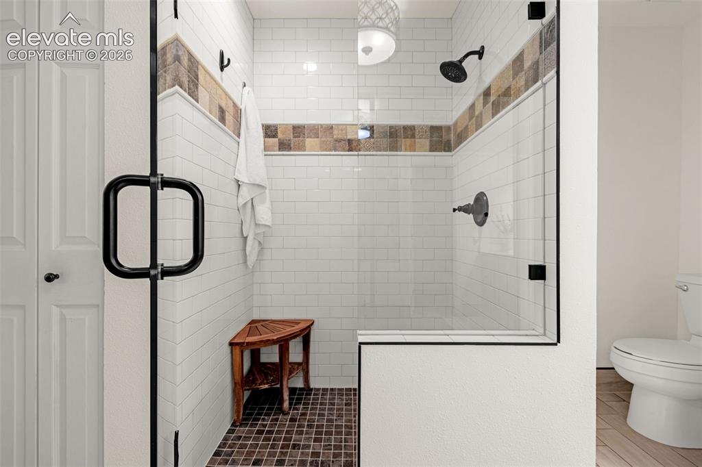 Image 21 of 43: Deluxe oversized walk in shower