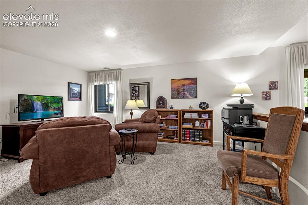 Image 32 of 43: Basement Suite
