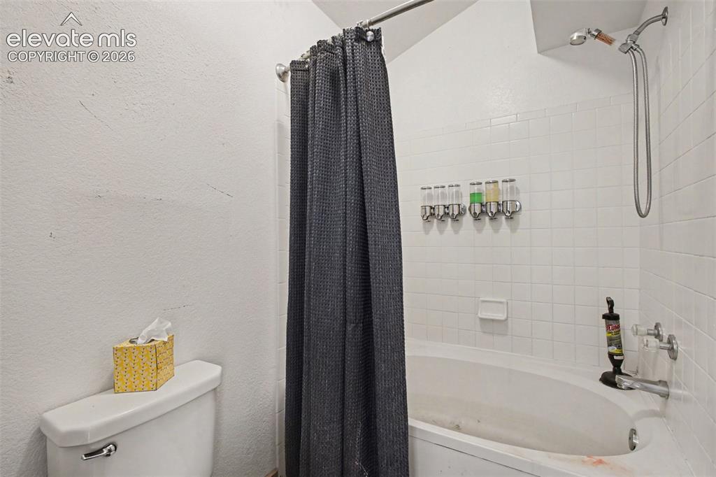 Image 13 of 20: Primary 5-piece Bathroom