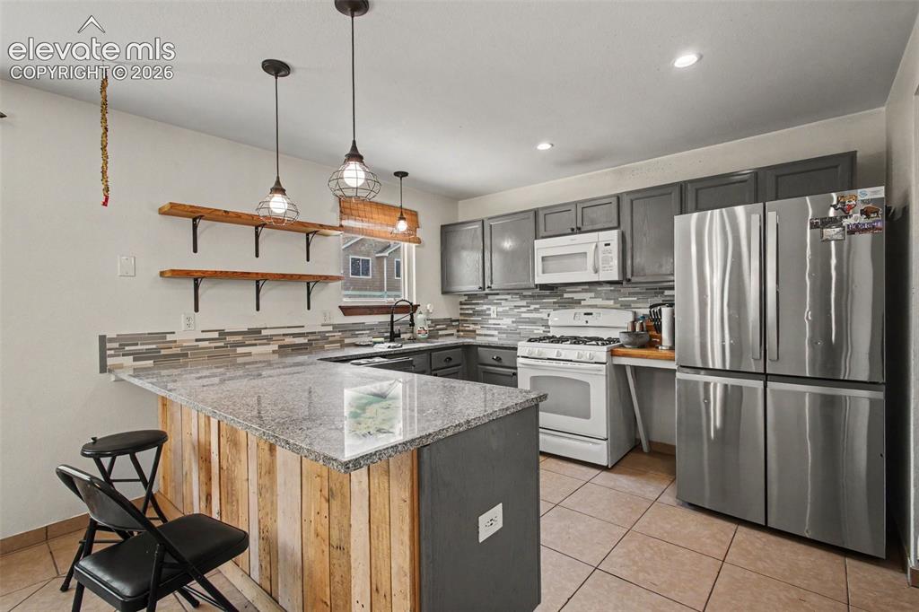 Image 6 of 20: Kitchen