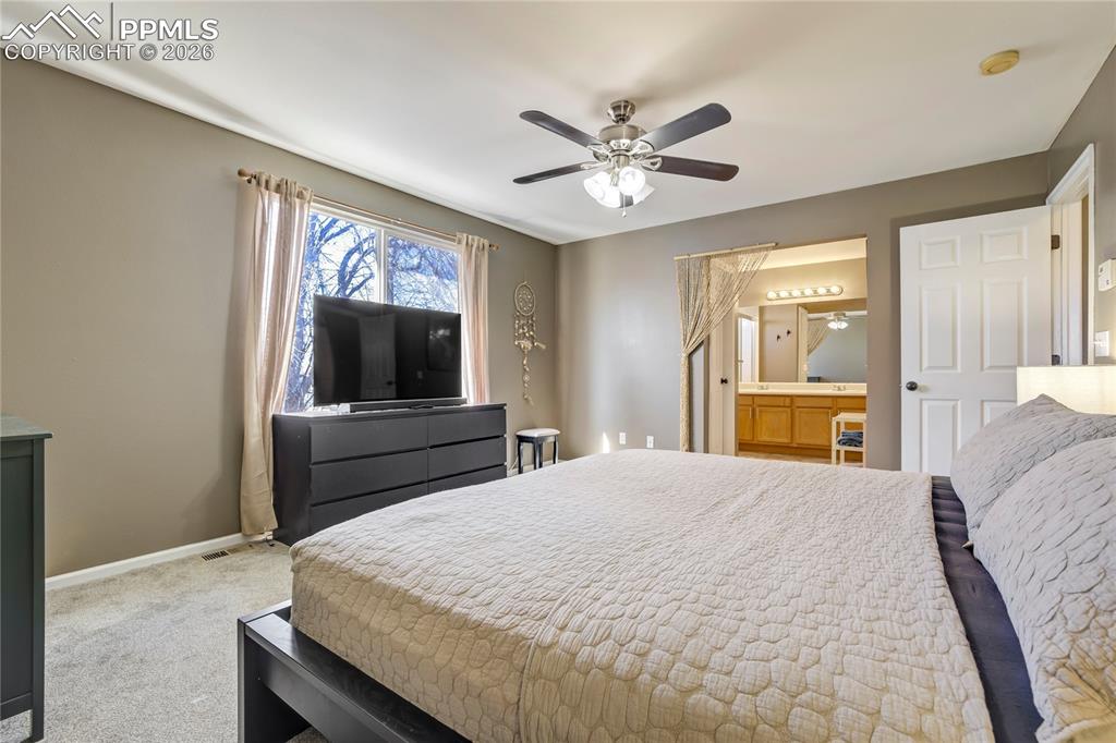 Image 23 of 43: Bedroom