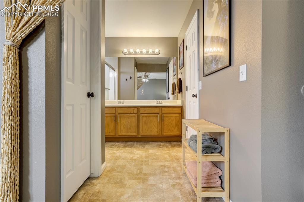 Image 24 of 43: Bathroom