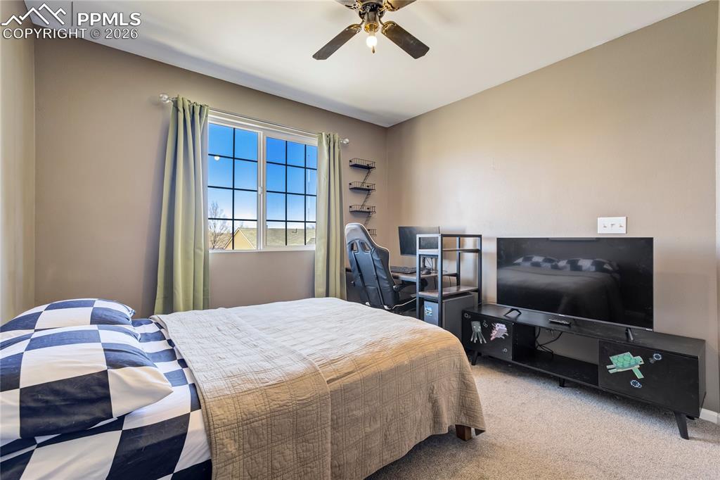 Image 31 of 43: Bedroom