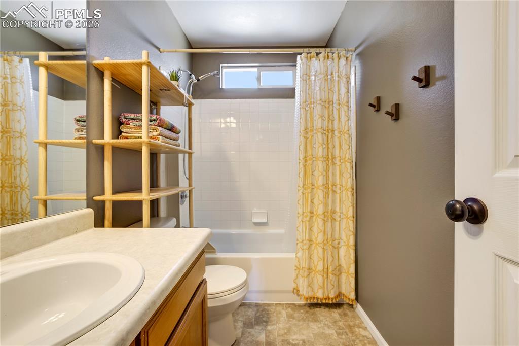 Image 36 of 43: Bathroom